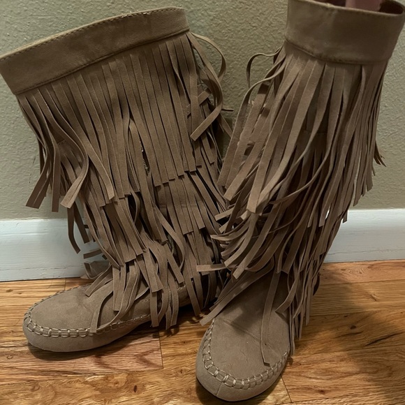 Moccasin Style Boots - Picture 2 of 3